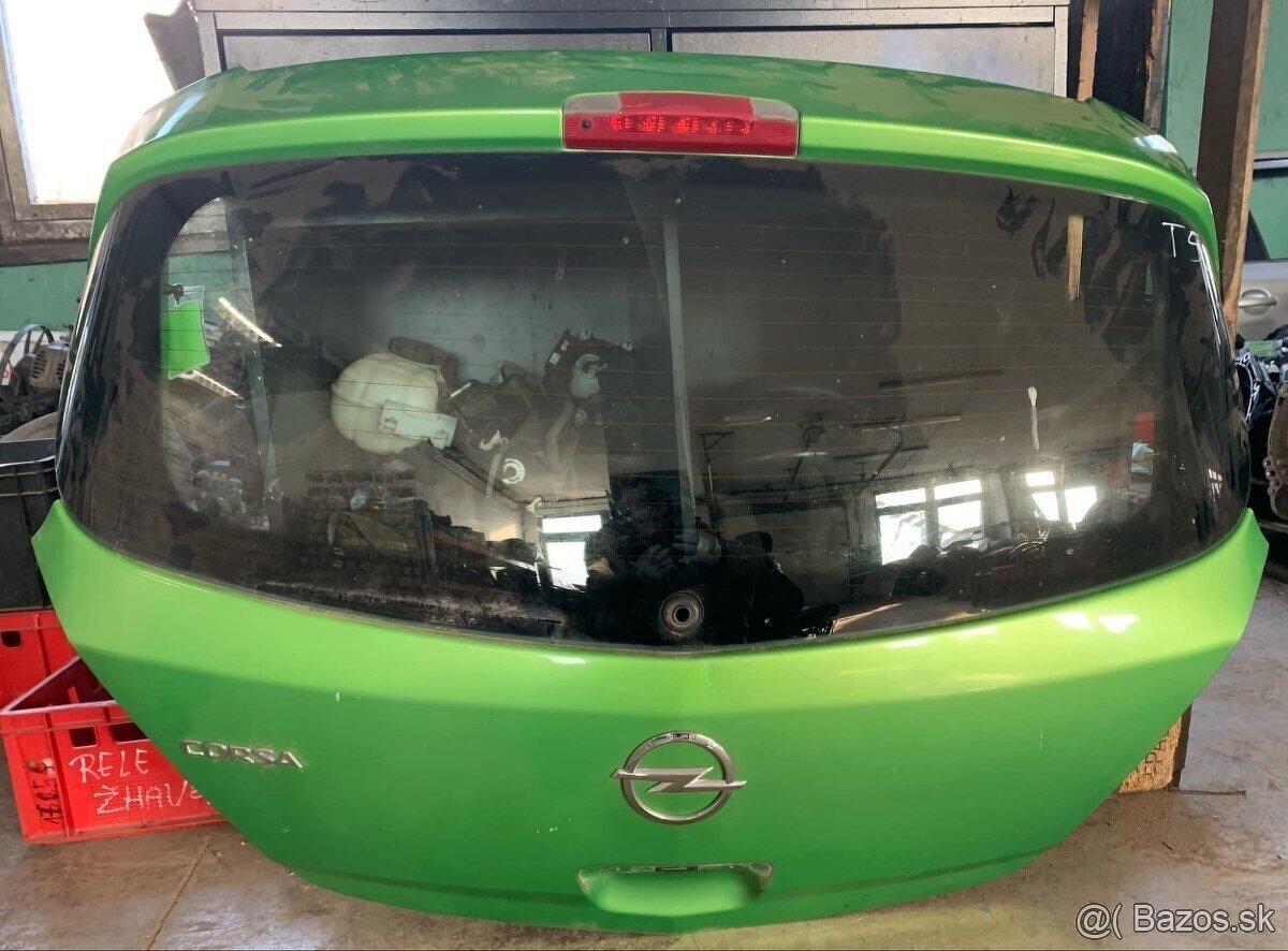 Kufor piate dvere Opel Corsa D 2013