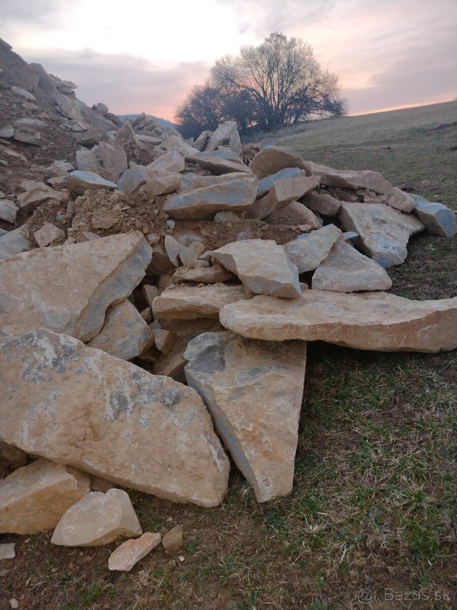 Darujem  skaly ,kameň.  Vhodné do gabionu ,na ploty nášľap