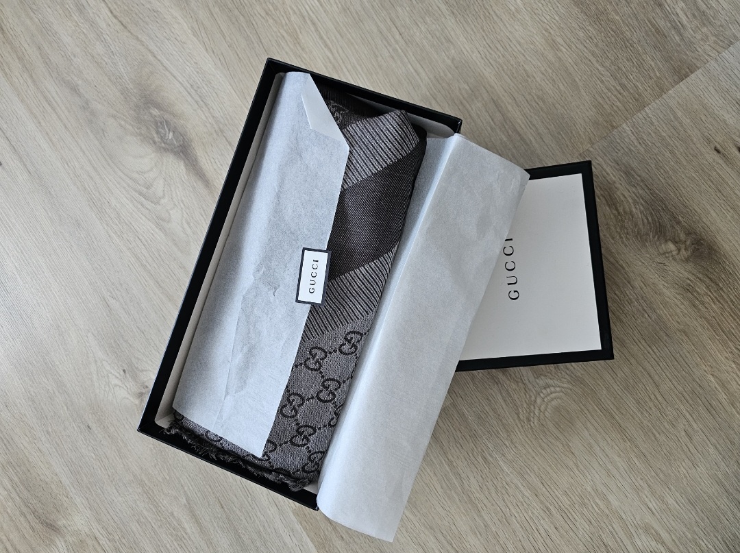 GUCCI ŠATKA