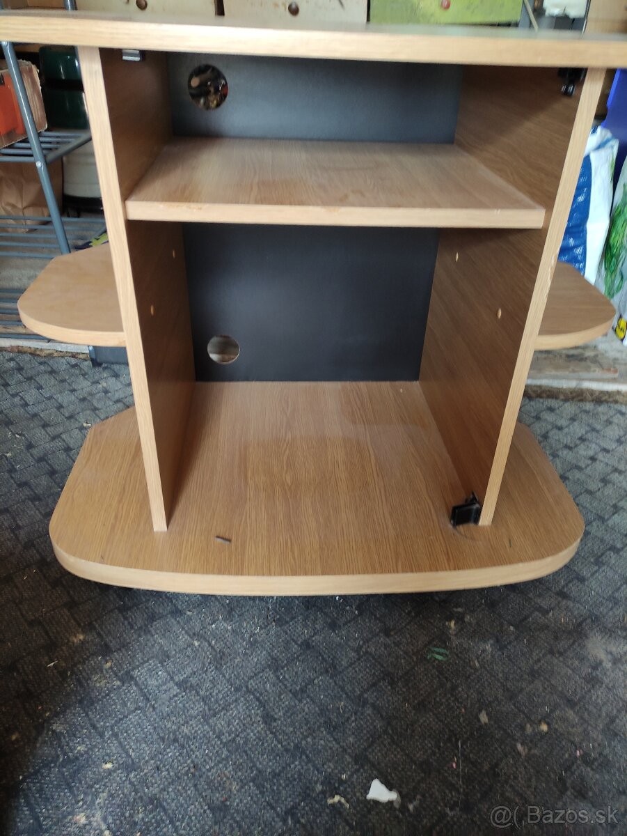 televízny stolík