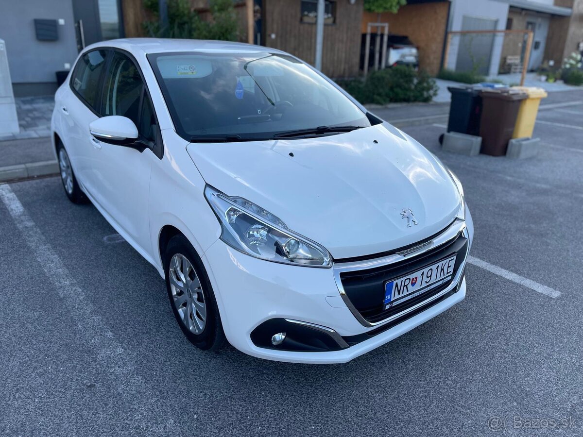 Peugeot 208 1,0 benzín