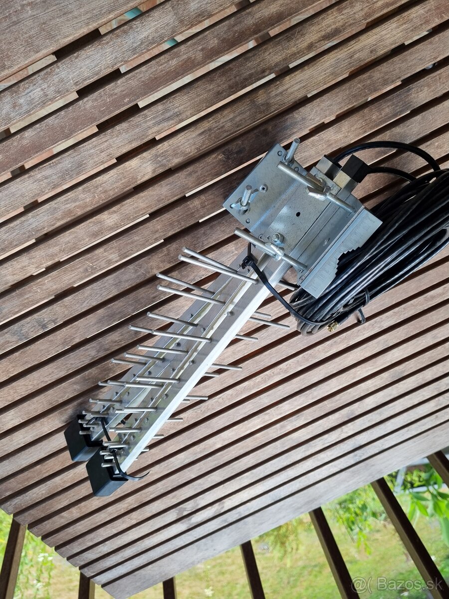 Anténa pre dátové prenosy Iskra P-32 L700 UNI MIMO
