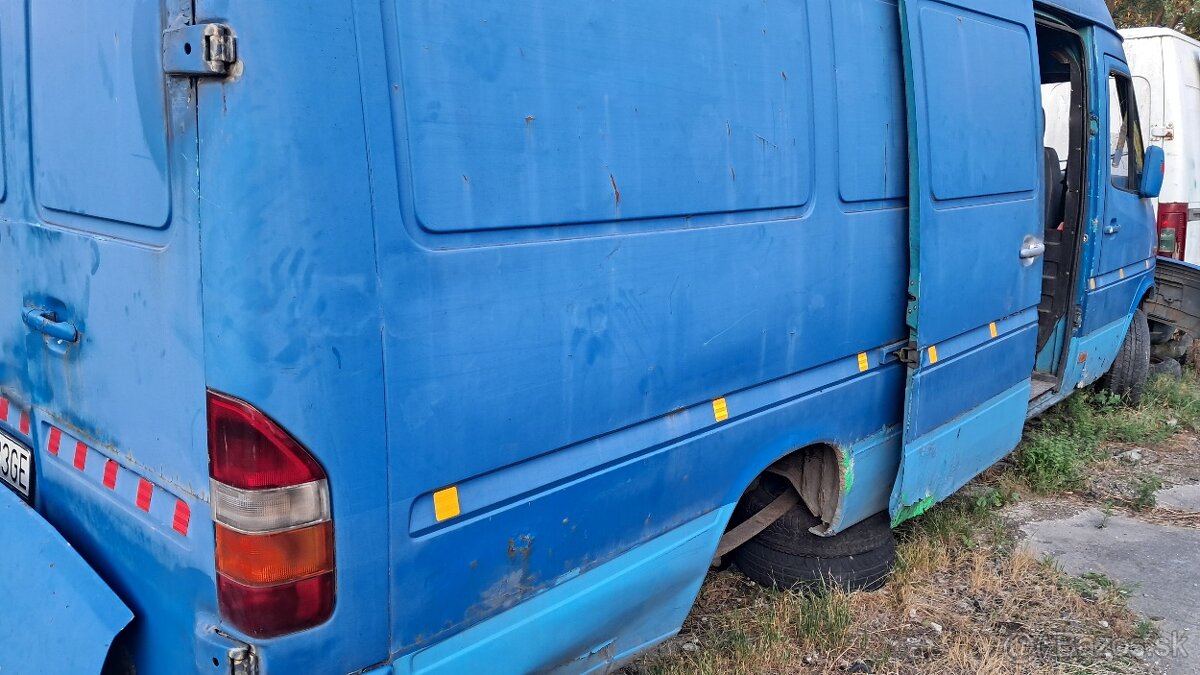 Rozpredam mercedes sprinter na diely