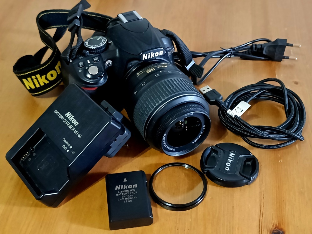 NIKON D3100 (Nikon Nikkor 18-55mm)