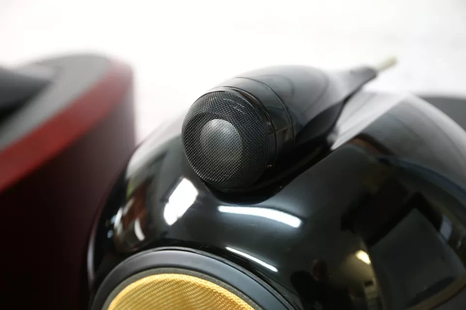 B&W Bowers & Wilkins Nautilus 800