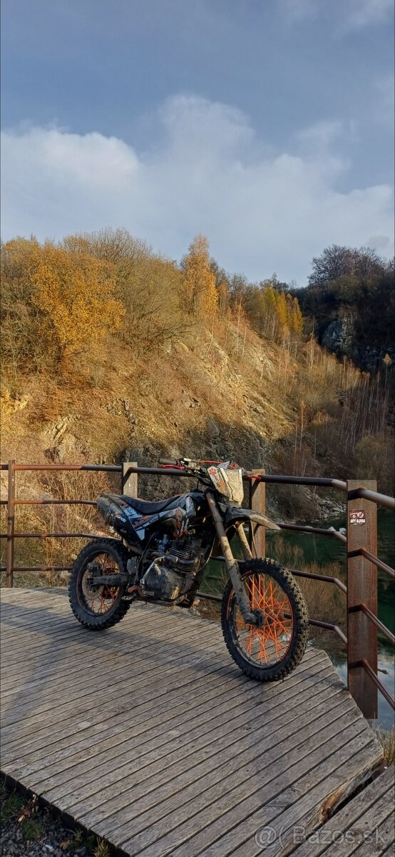 Predám motorku pitbike kxd 150