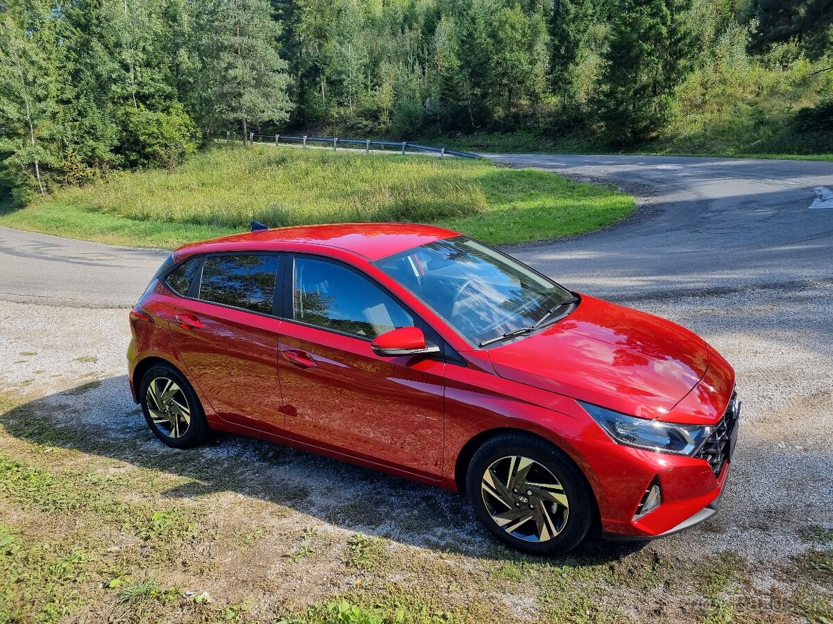 Hyundai i20 Family 7 DCT Červená metalíza 2021 + WINTER PACK
