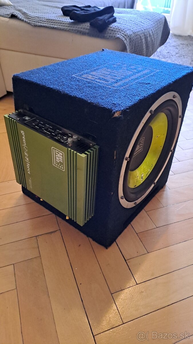 Predám subwoofer a reproduktory do auta.
