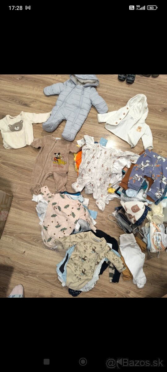 Krabica oblečenia chlapec