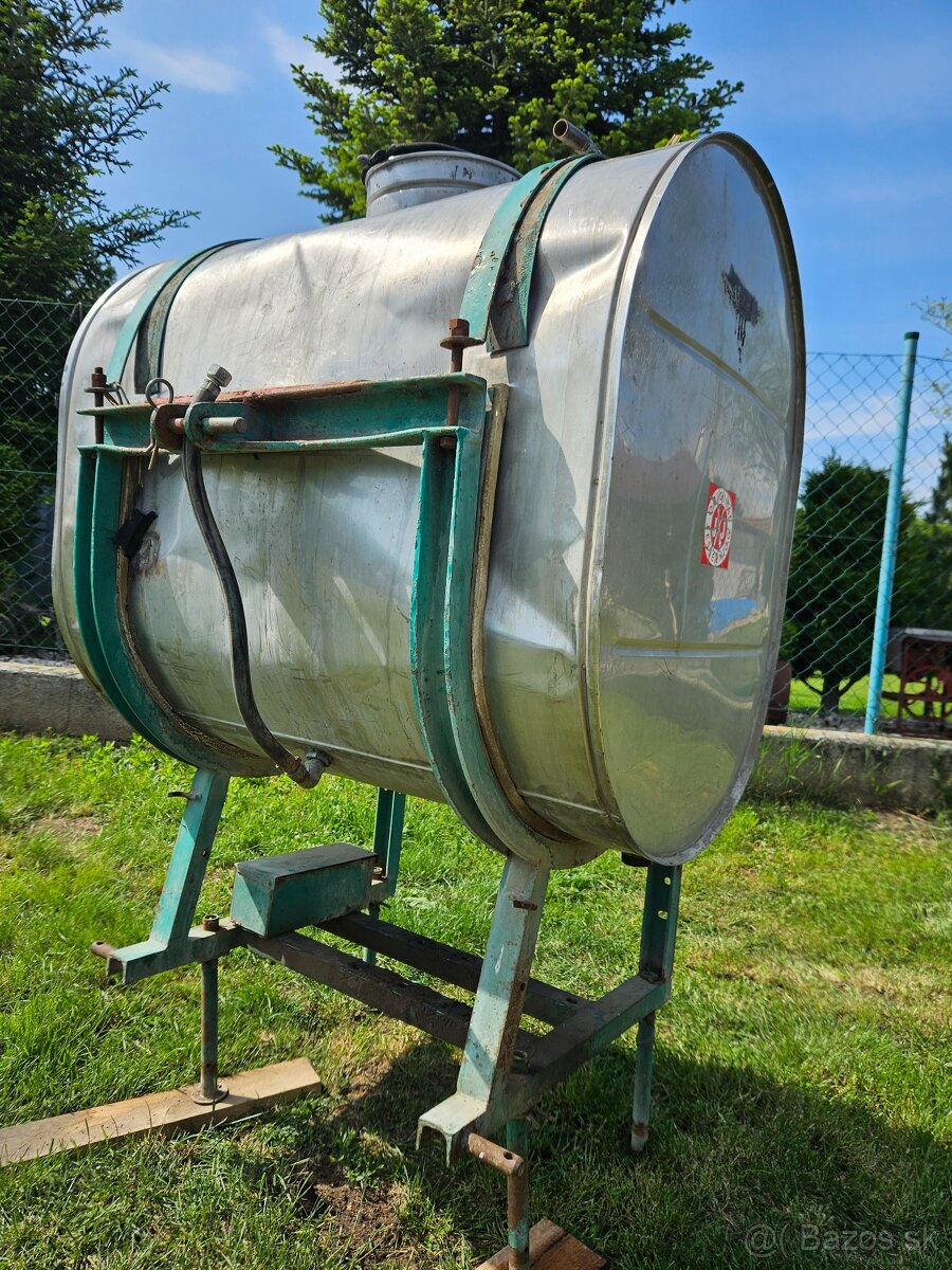 Nádrž z postrekovača