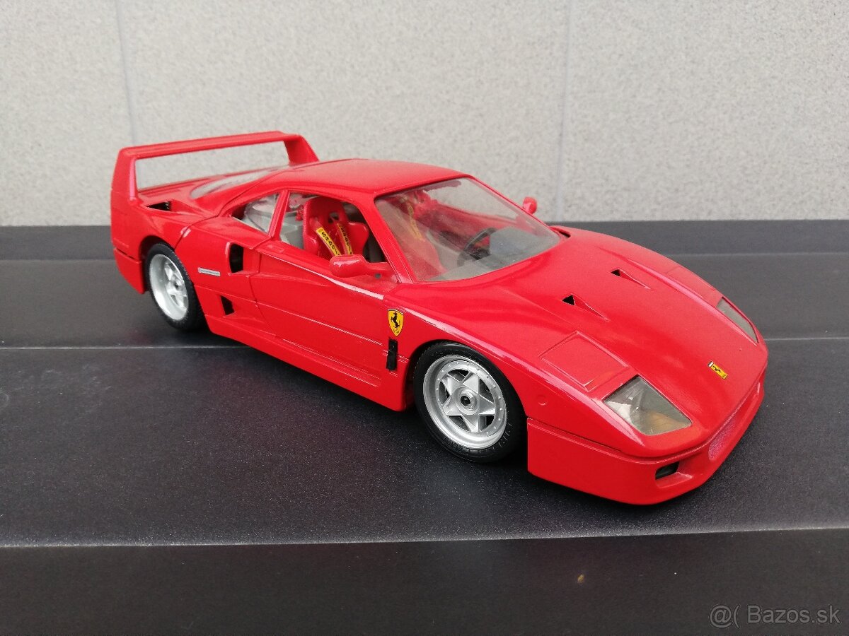Bburago Ferrari F40 1/18 Červený
