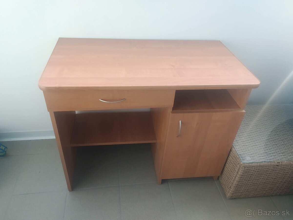 Písací stôl