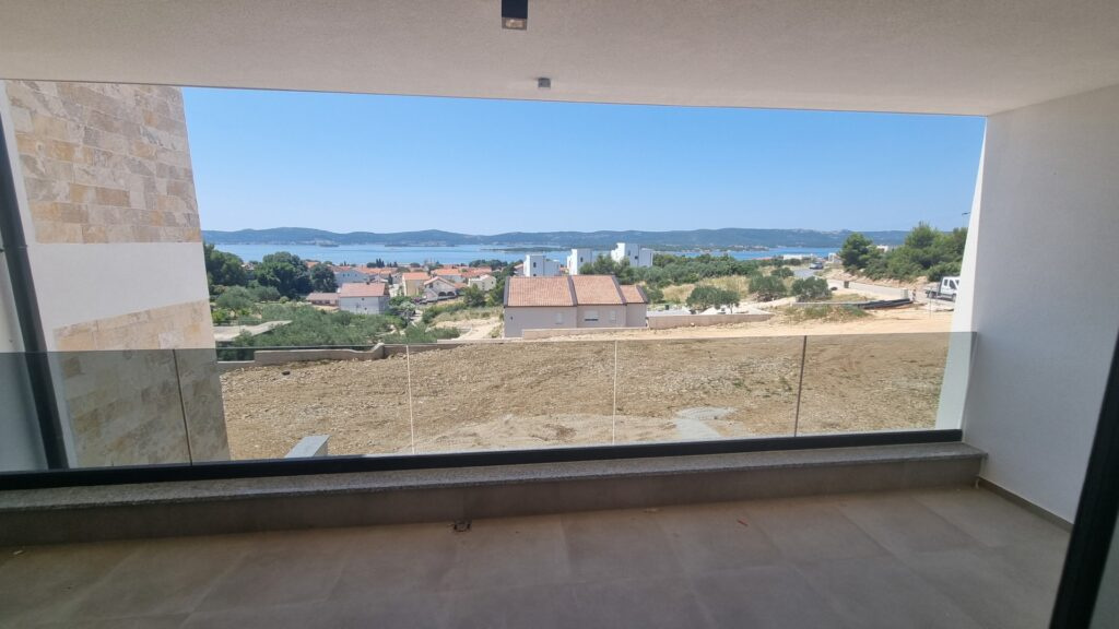 Chorvátsko-Trojizbový apartmán s loggiou Sv.Filip a Jakov