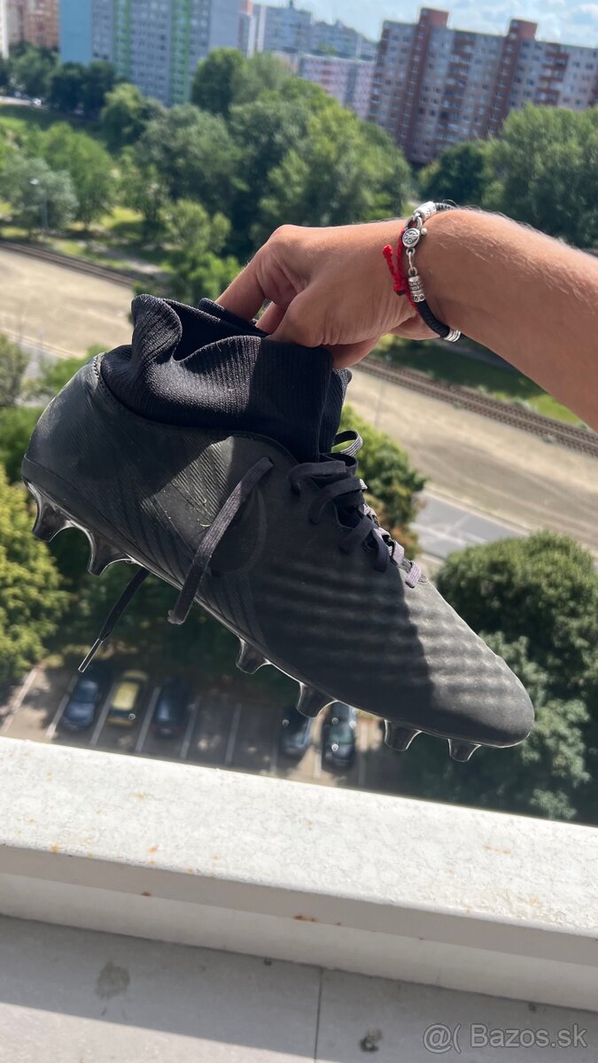 Nike Magista