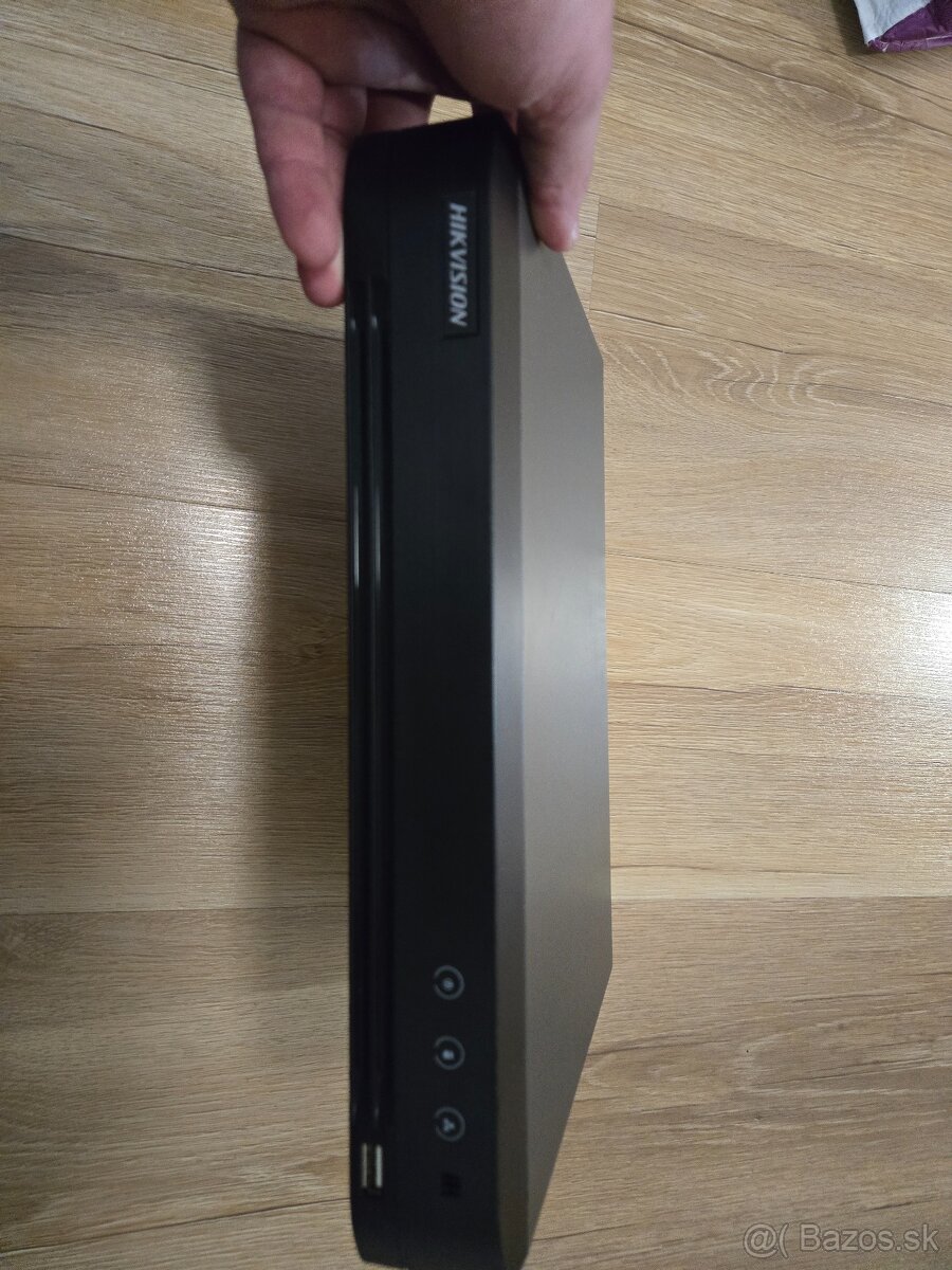 Hikvision DS-7204HUHI-K1/P + WD Purple 2TB