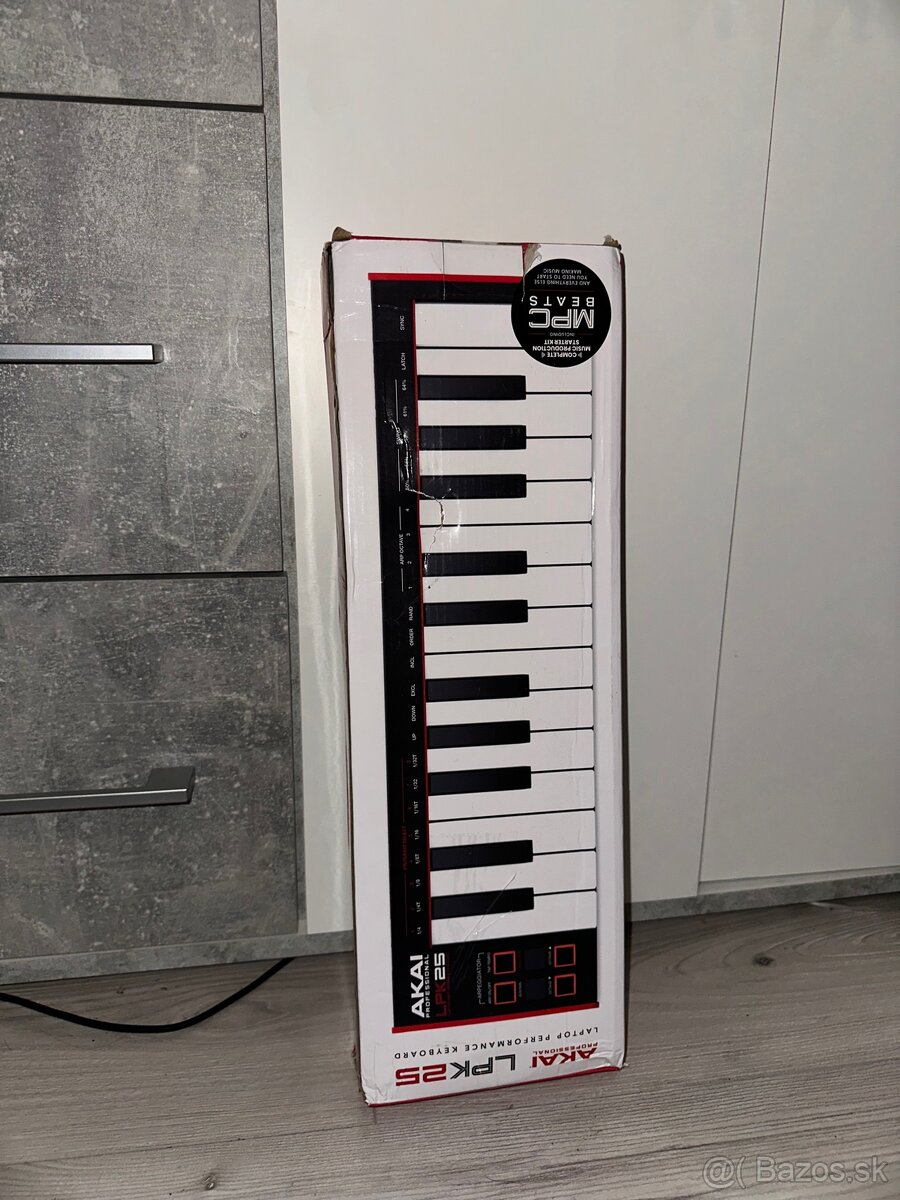 Akai LPK25