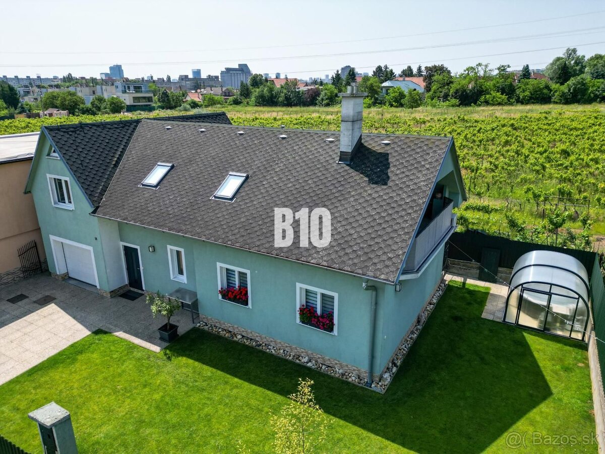 PONUKA uprostred VINOHRADU - dvojpodlažný rodinný dom s PEKN