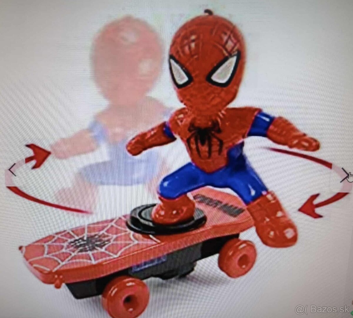 Spiderman na elektrickom Skateboarde