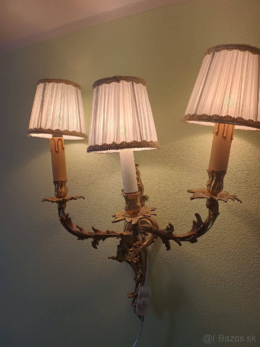 Francúzka nástenná lampa