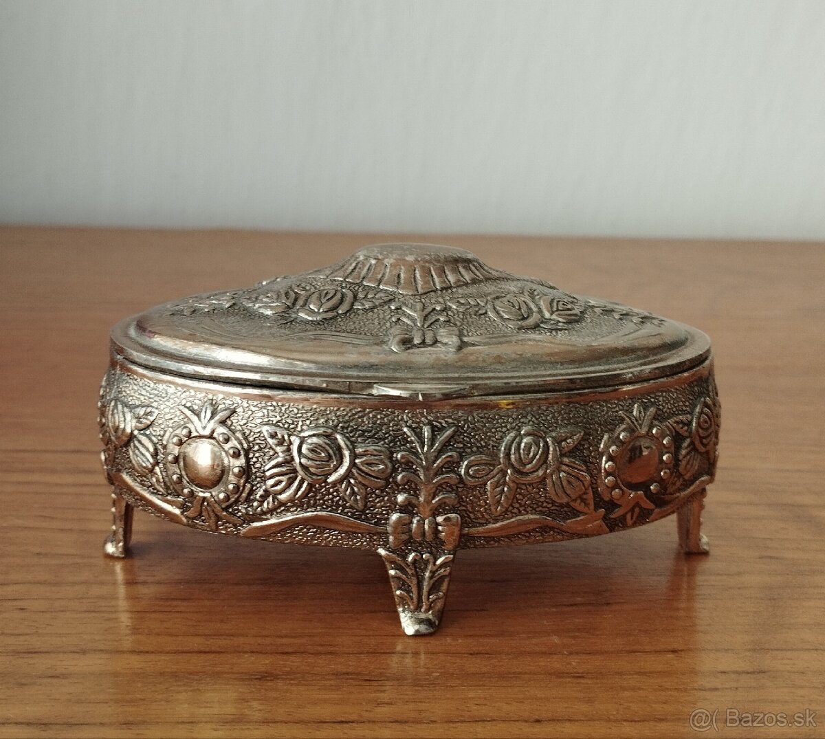 Kovová šperkovnica