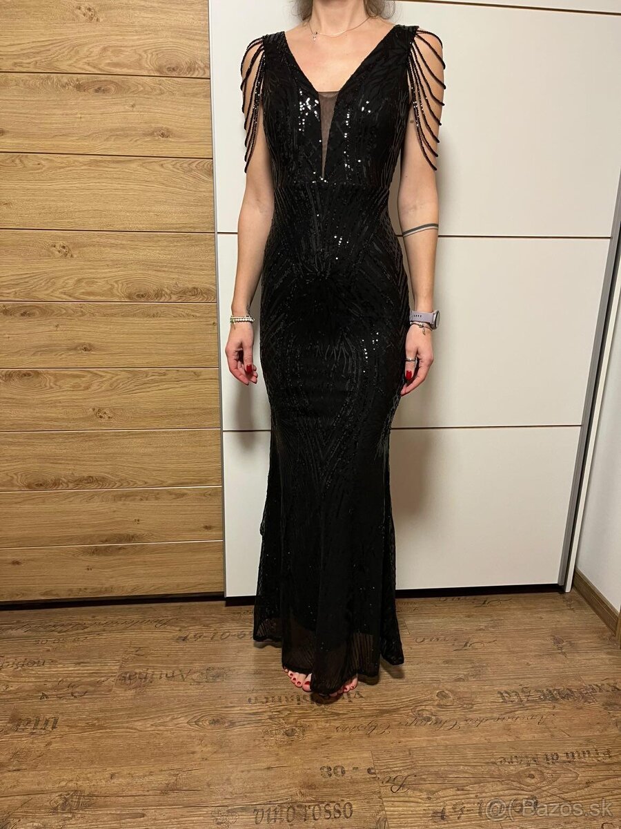 Čierne plesové šaty