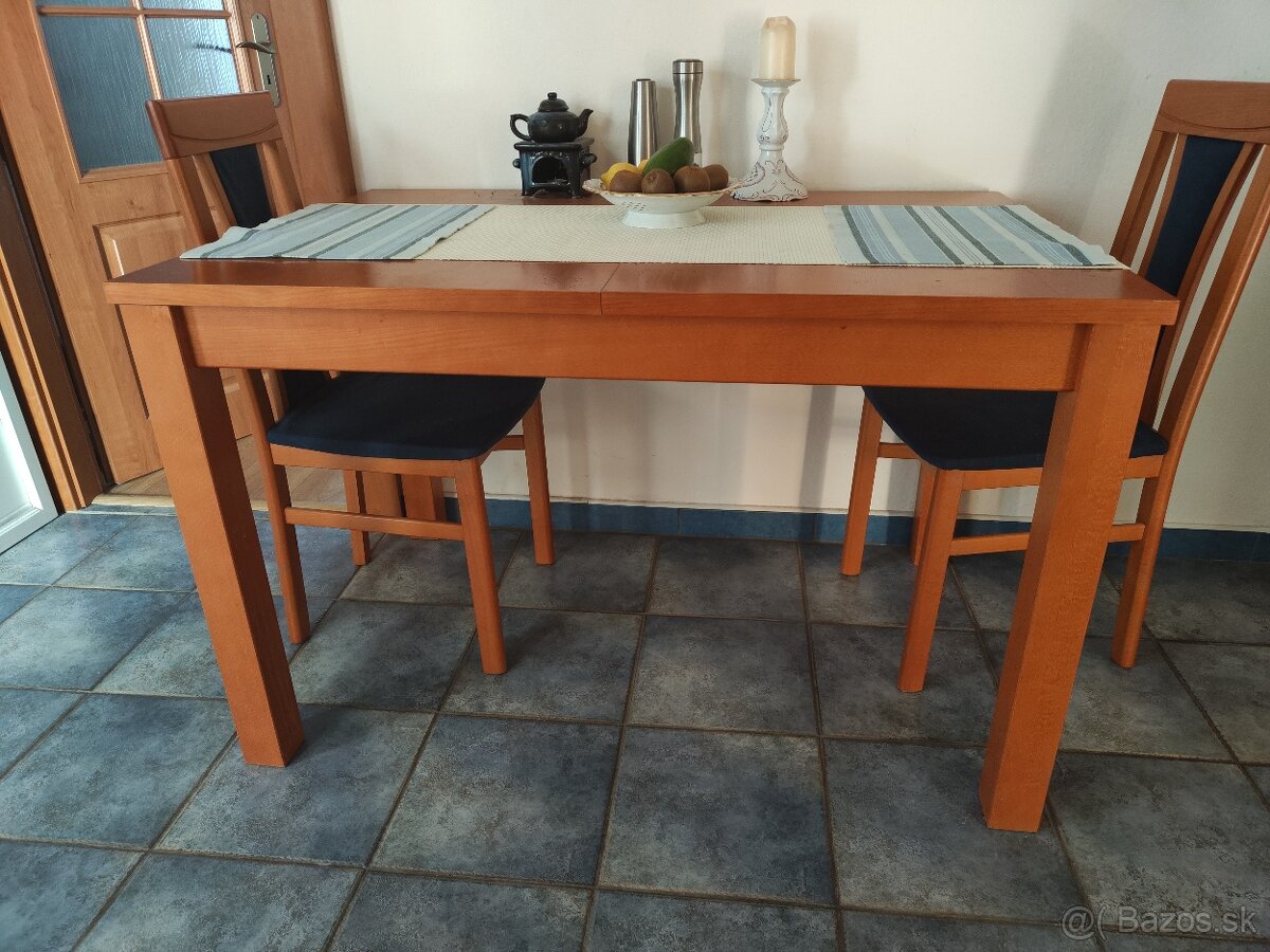 Jedálenský stôl