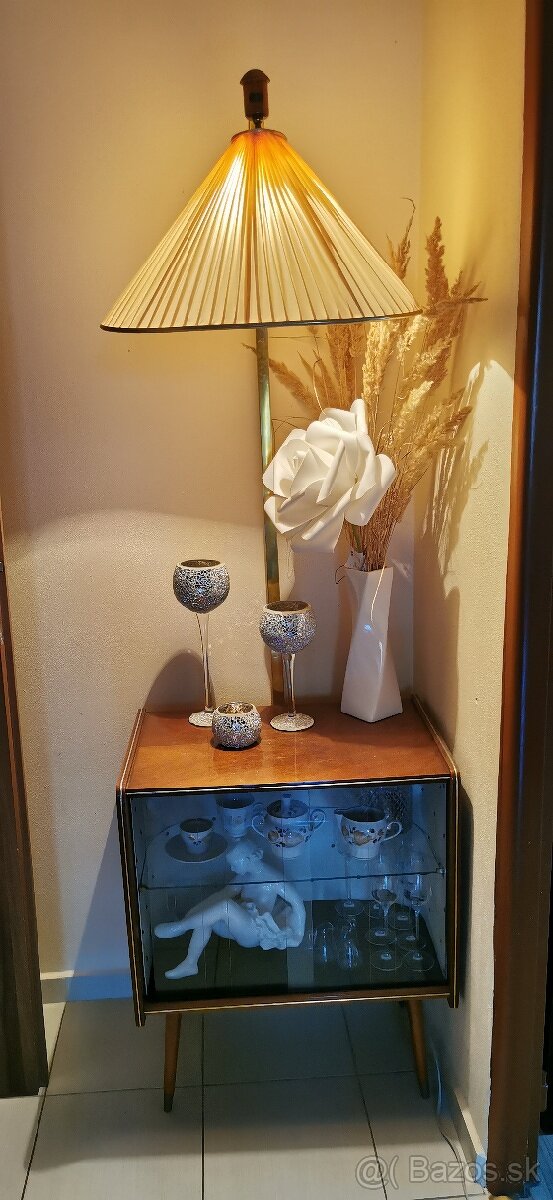 Starožitná lampa so skrinkou