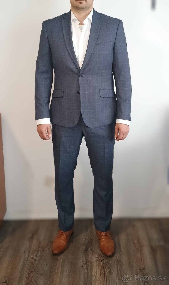 Pánsky elegantný oblek VESTUS veľmi L