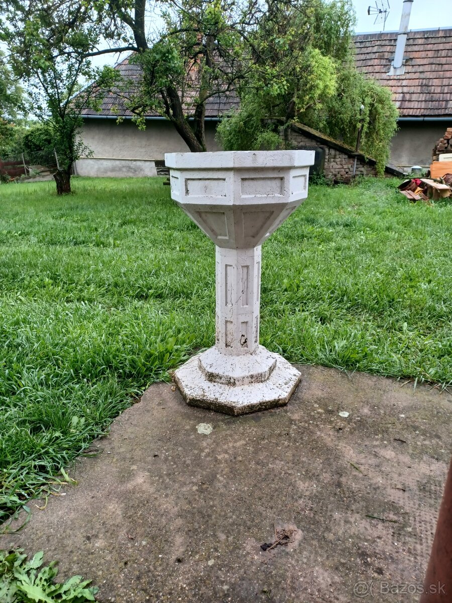 betonové kvetináče