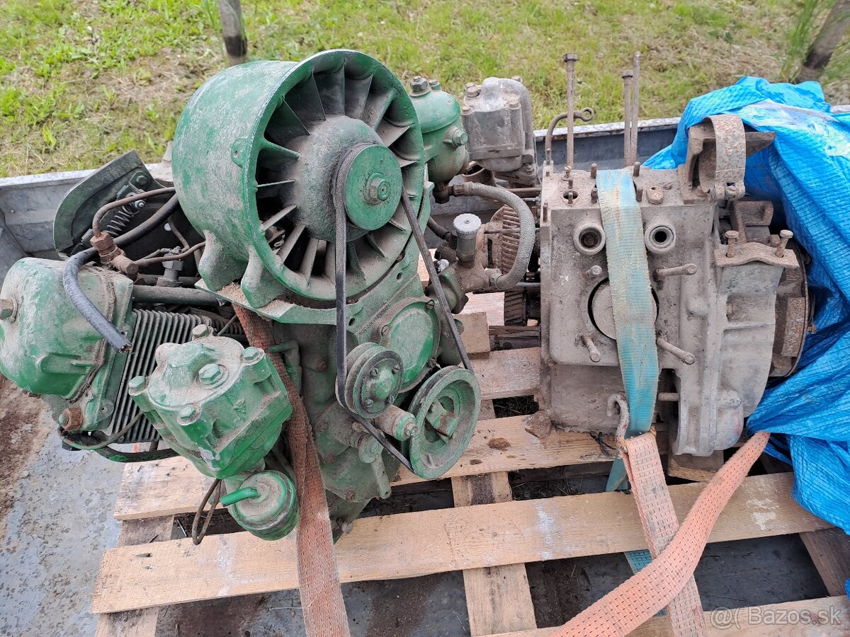 Motor na multikaru M22 dvojvalec.