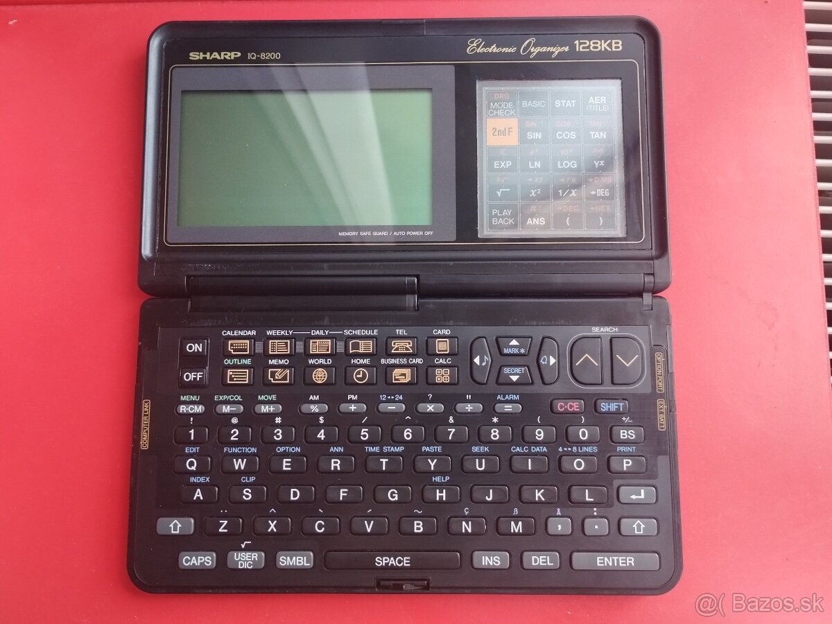 Diár / elektrický organizér Sharp IQ-8200