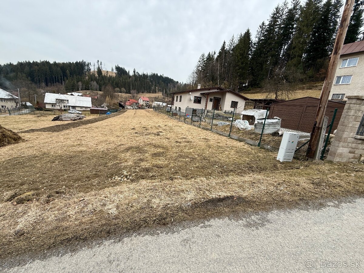 Na predaj rozľahlý pozemok 1364m2 na Zákopčí ( U Kordišov