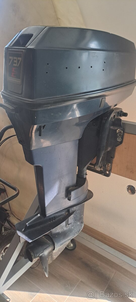 Lodný motor Evinrude 40hp, el. start, dobíjanie