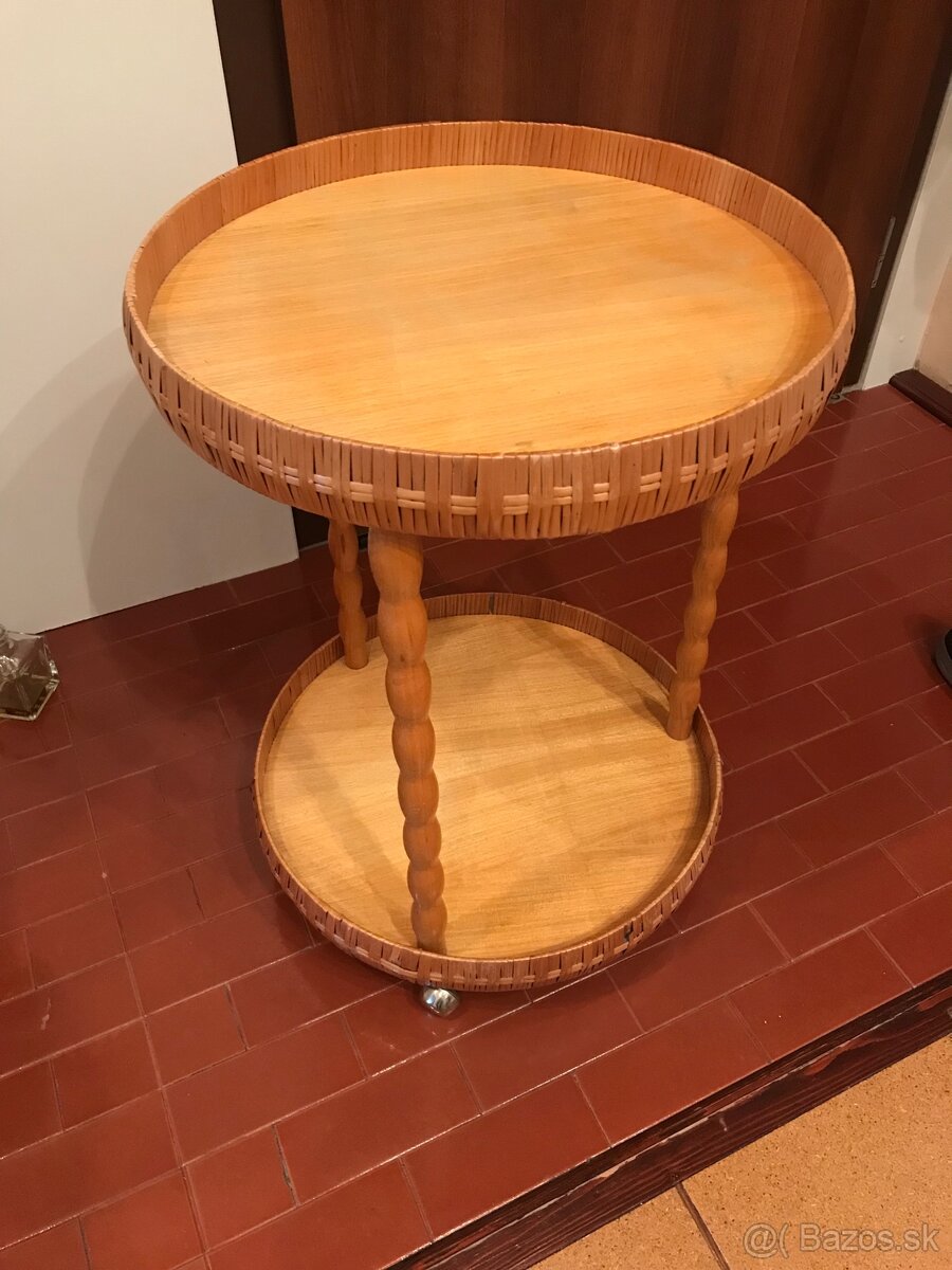 Servírovací stolík