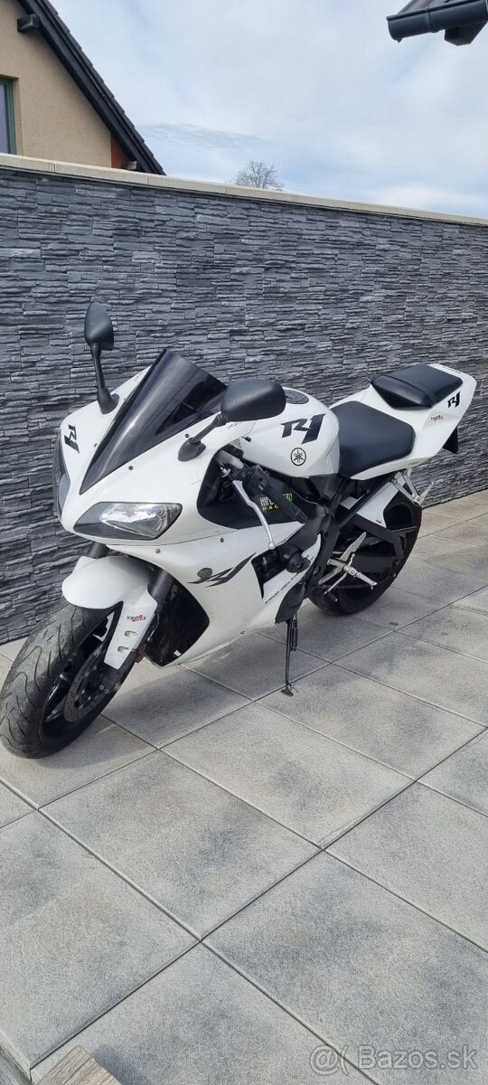 Yamaha r1