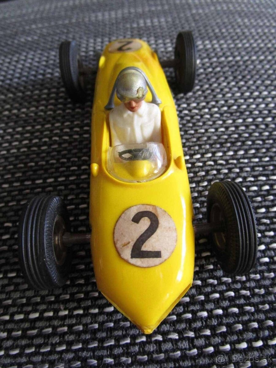 Carrera 132 Vzácny Ferrari Tipo (žltý)