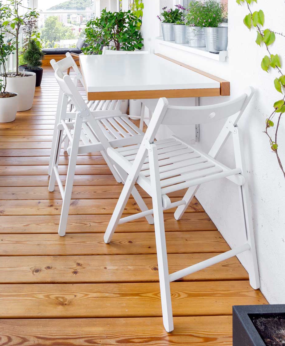 Sklápaci stôl vhodný na prekrytú loggiu alebo balkón