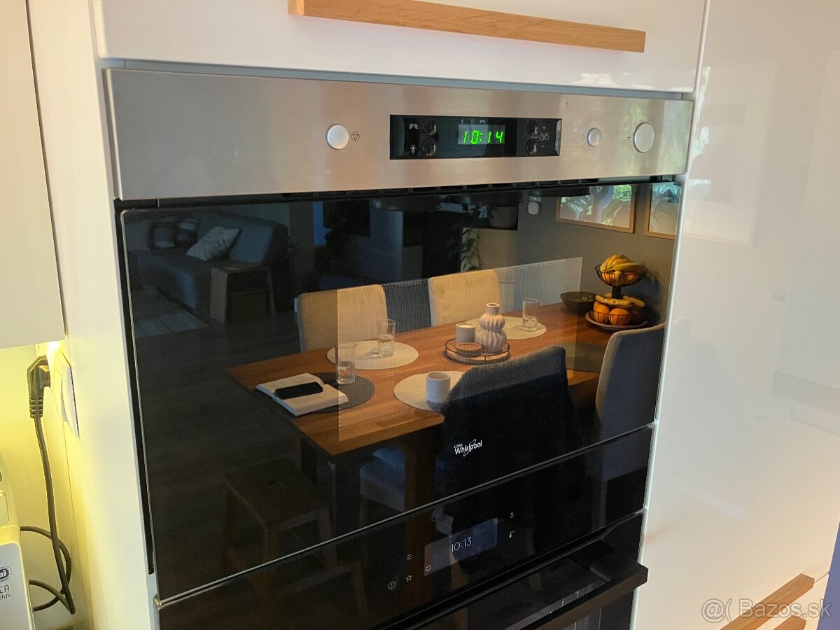 Mikrovlnka Whirlpool