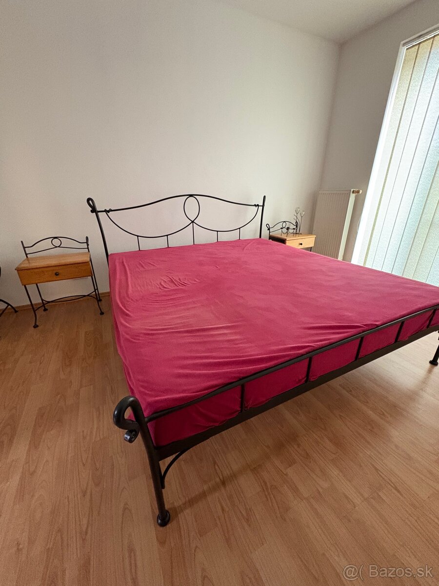 Manželská posteľ 180x200