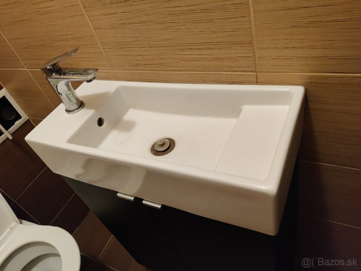 Umyvadlo so skrinkou