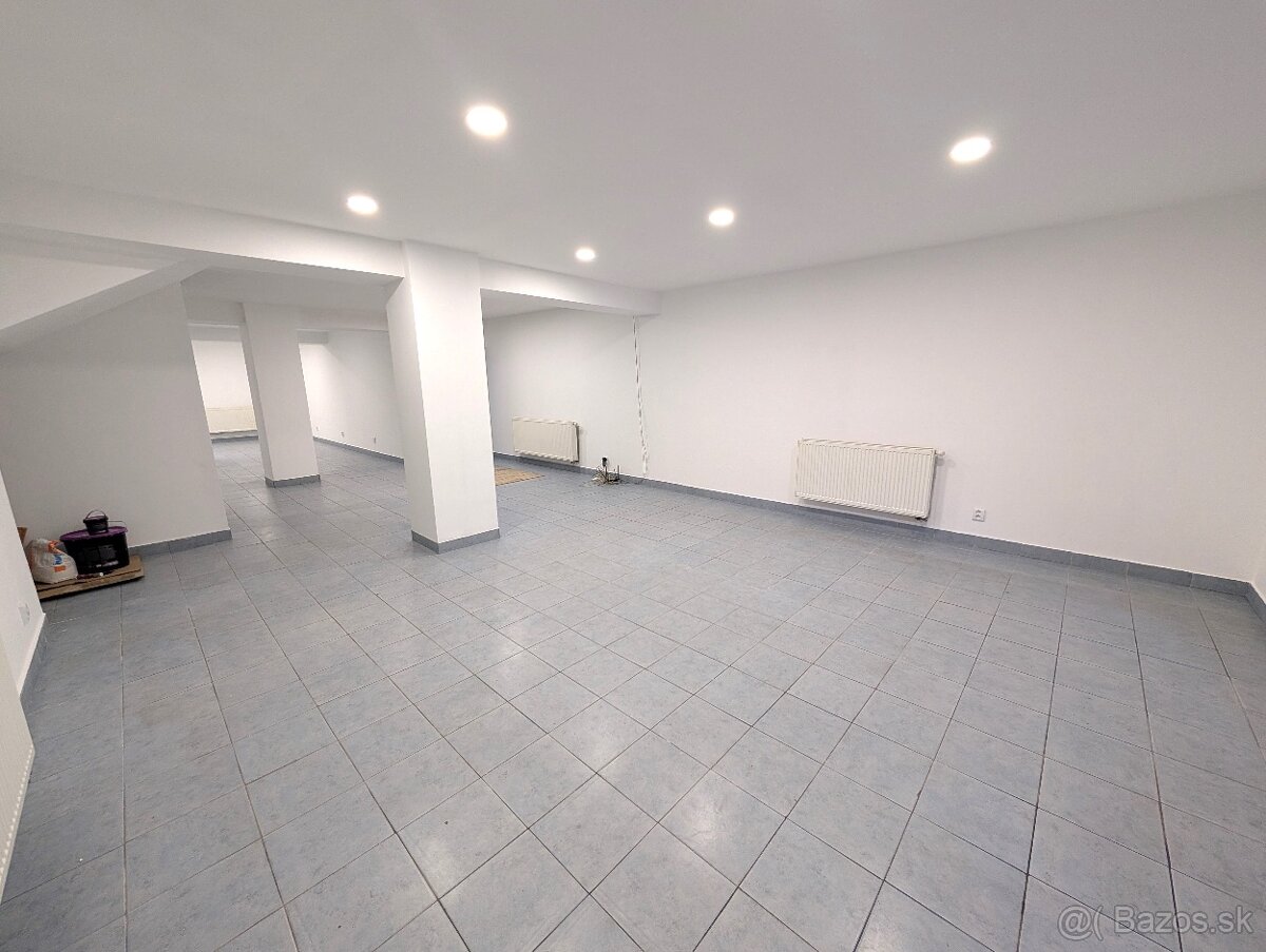 PRENÁJOM- Obchodný, firemný priestor s parkovaním