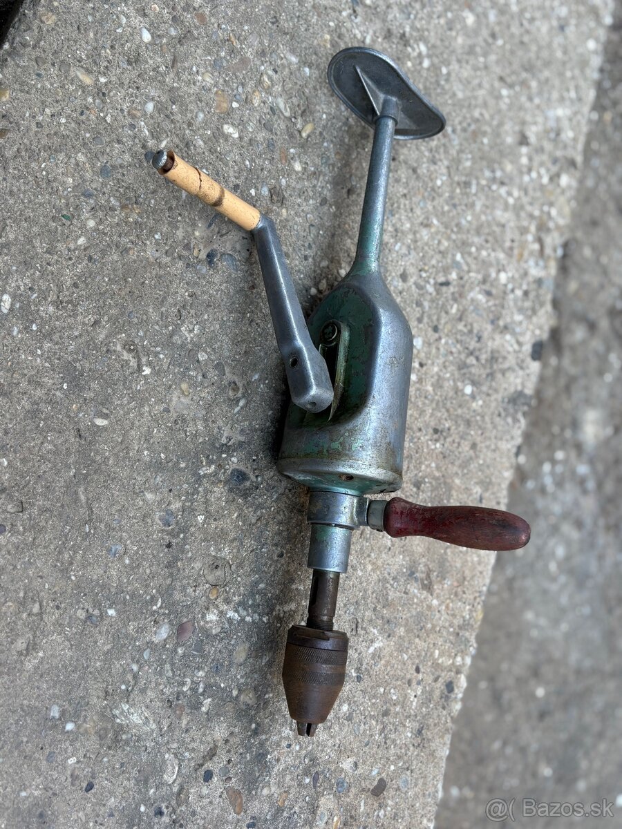 Stará retro rucna vŕtačka