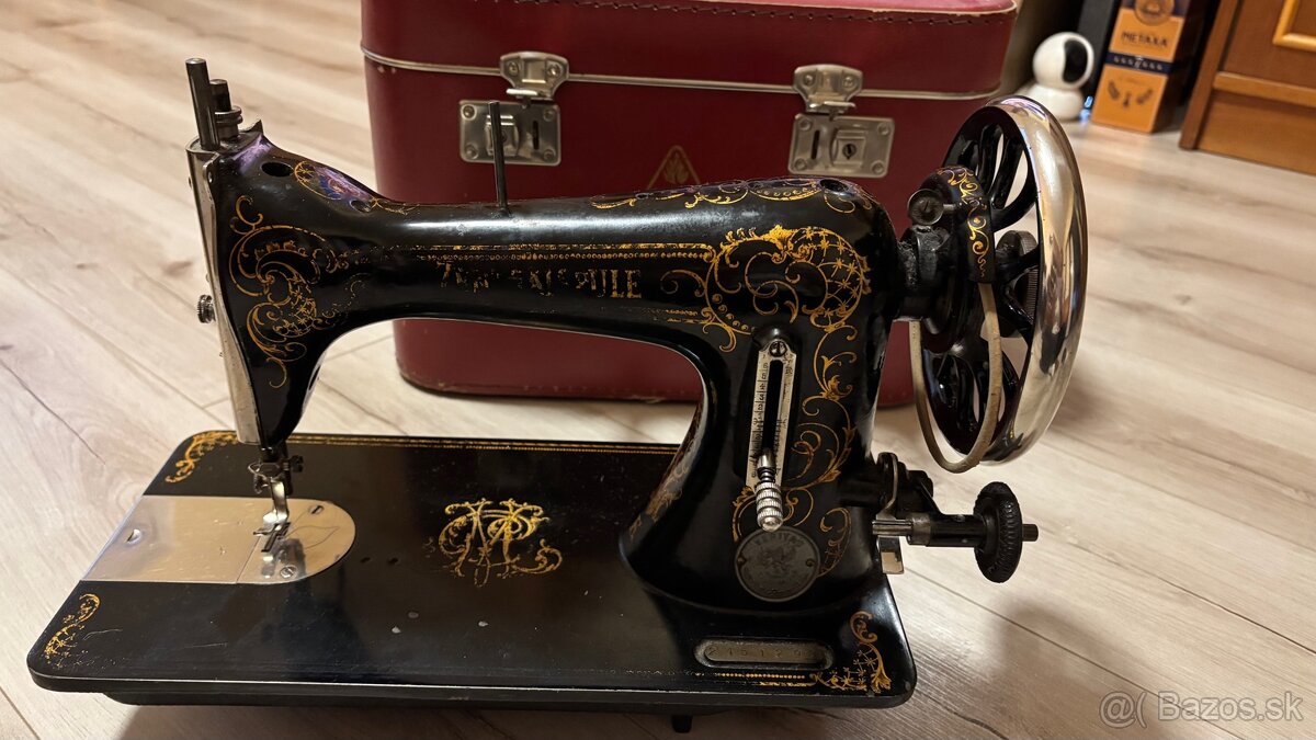 Starozitny šijaci stroj Veritas