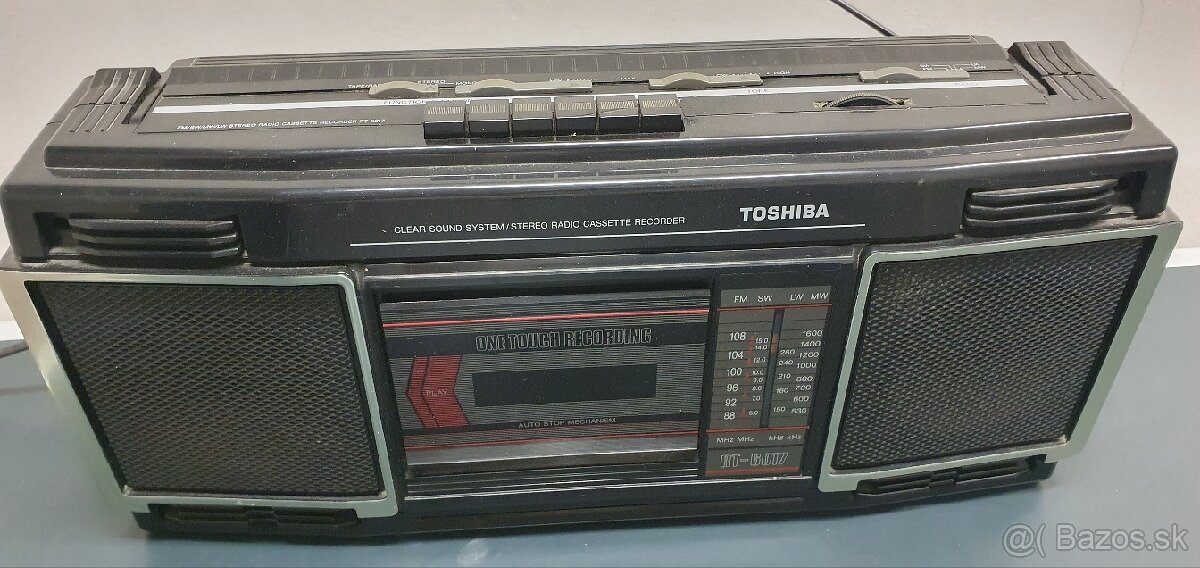 Toshiba kazetový magnetofón