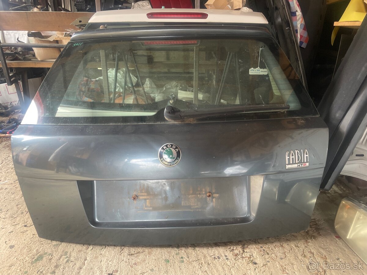 Kufrove dvere škoda fabia 9901
