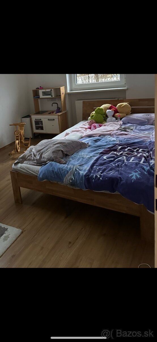 Postel s roštom