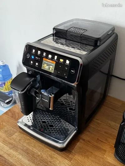 Kávovar Philips latte go.
