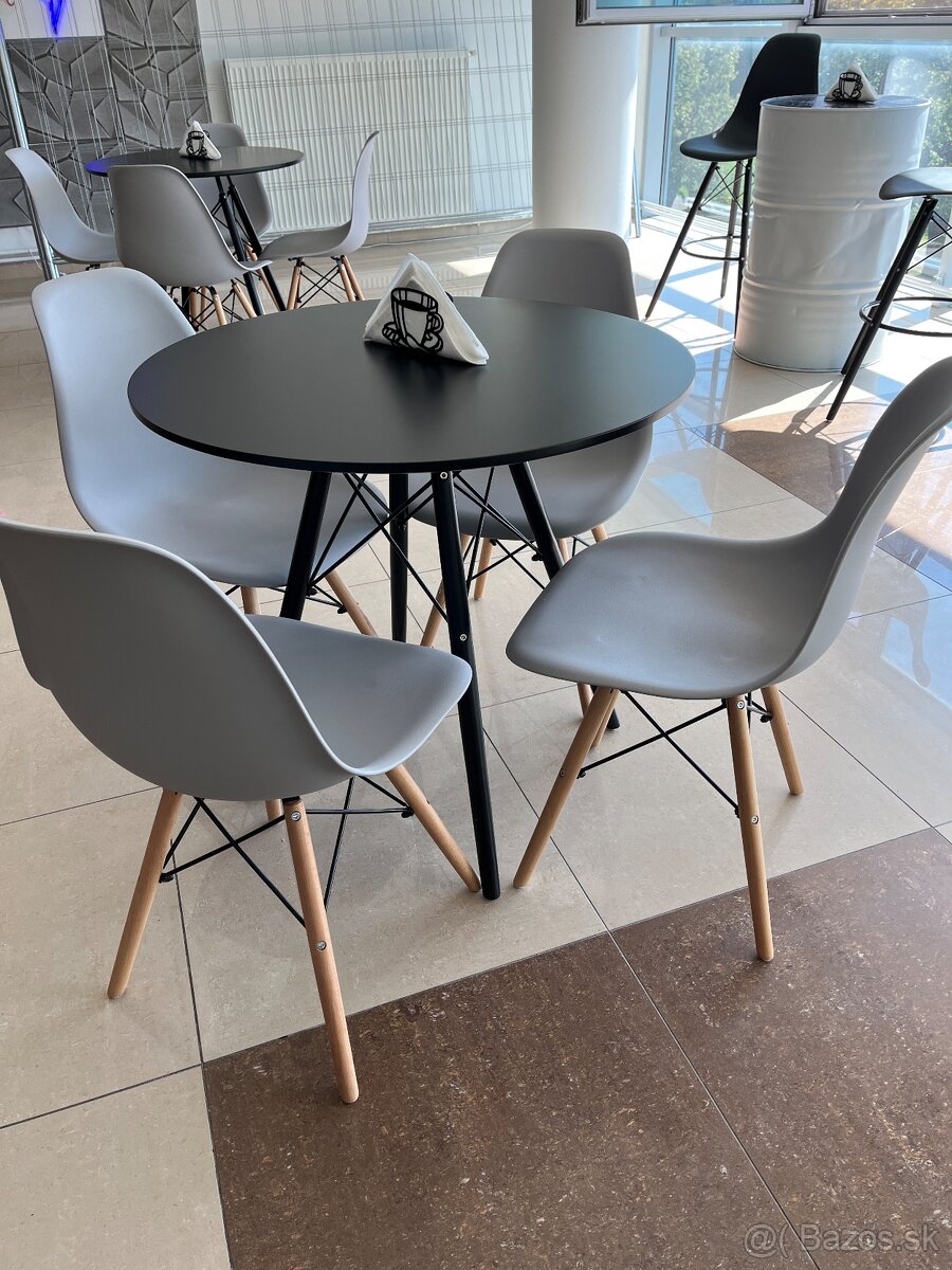 Stôl+ 4 stoličky