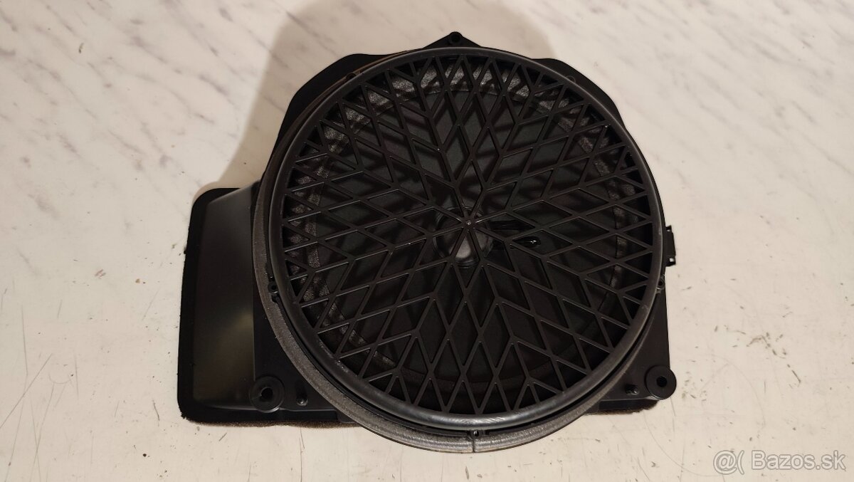 Subwoofer Audi A4 B8 sedan