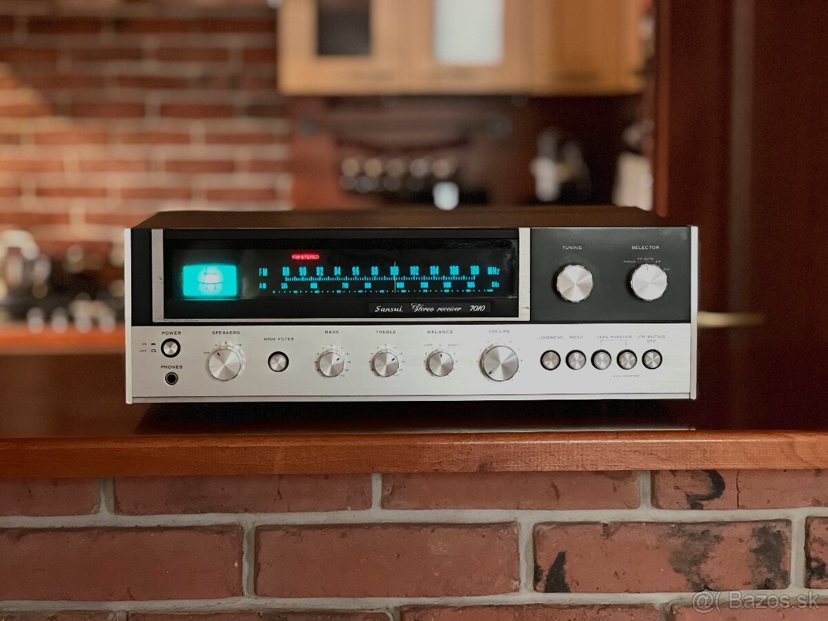 Vintage receiver Sansui 7010